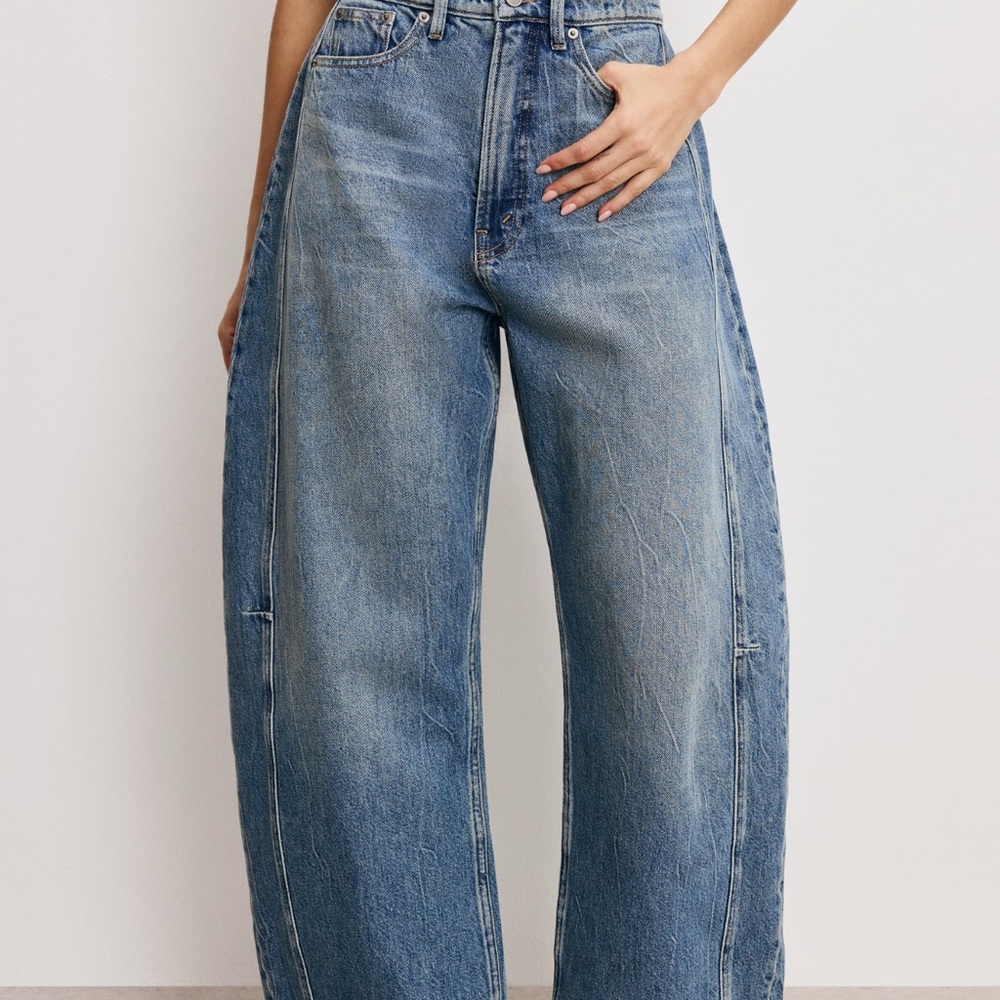 Good American
Good Extreme Barrel Jeans
